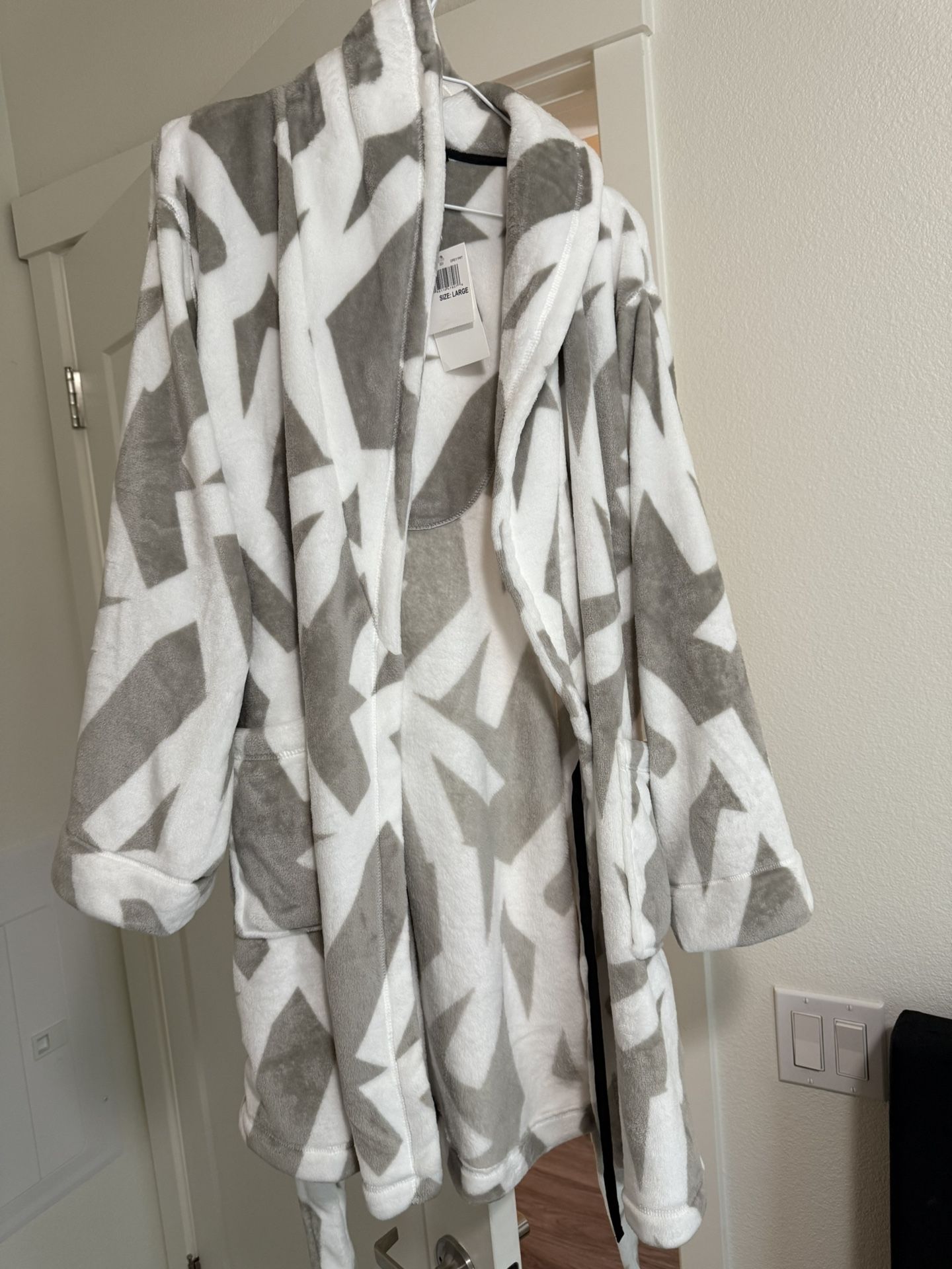 DNKY Robe New With Tags