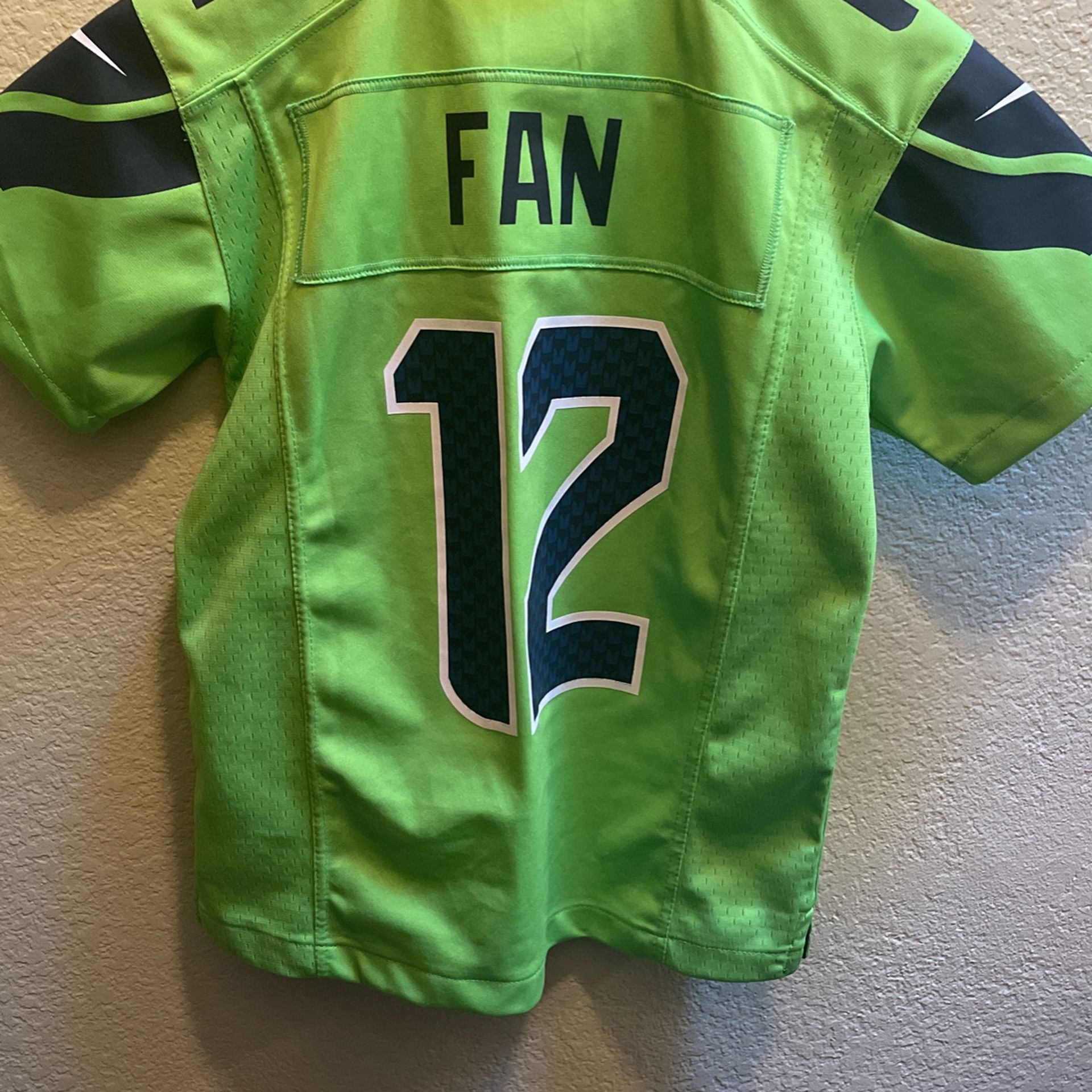 Seattle Seahawks Green Color Rush 12 Jersey Youth S for Sale in Covington,  WA - OfferUp