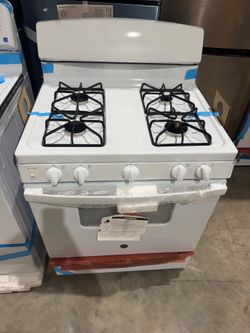 GE 30-in 4 burners 4.8-cu ft Freestanding Natural Gas Range ( White )