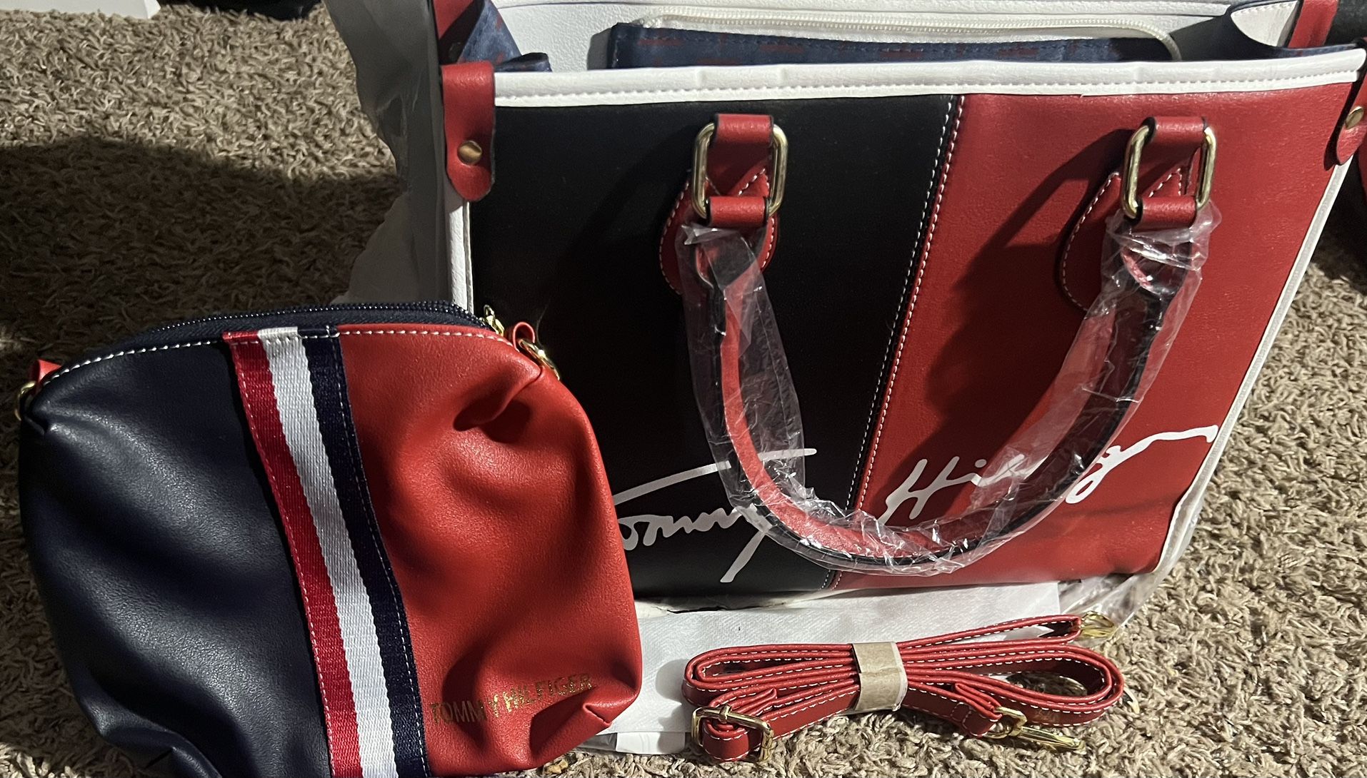 TOMMY HILFIGER PURSES