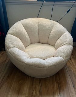 Sherpa Swivel Chair (small/kid size) + matching pillow