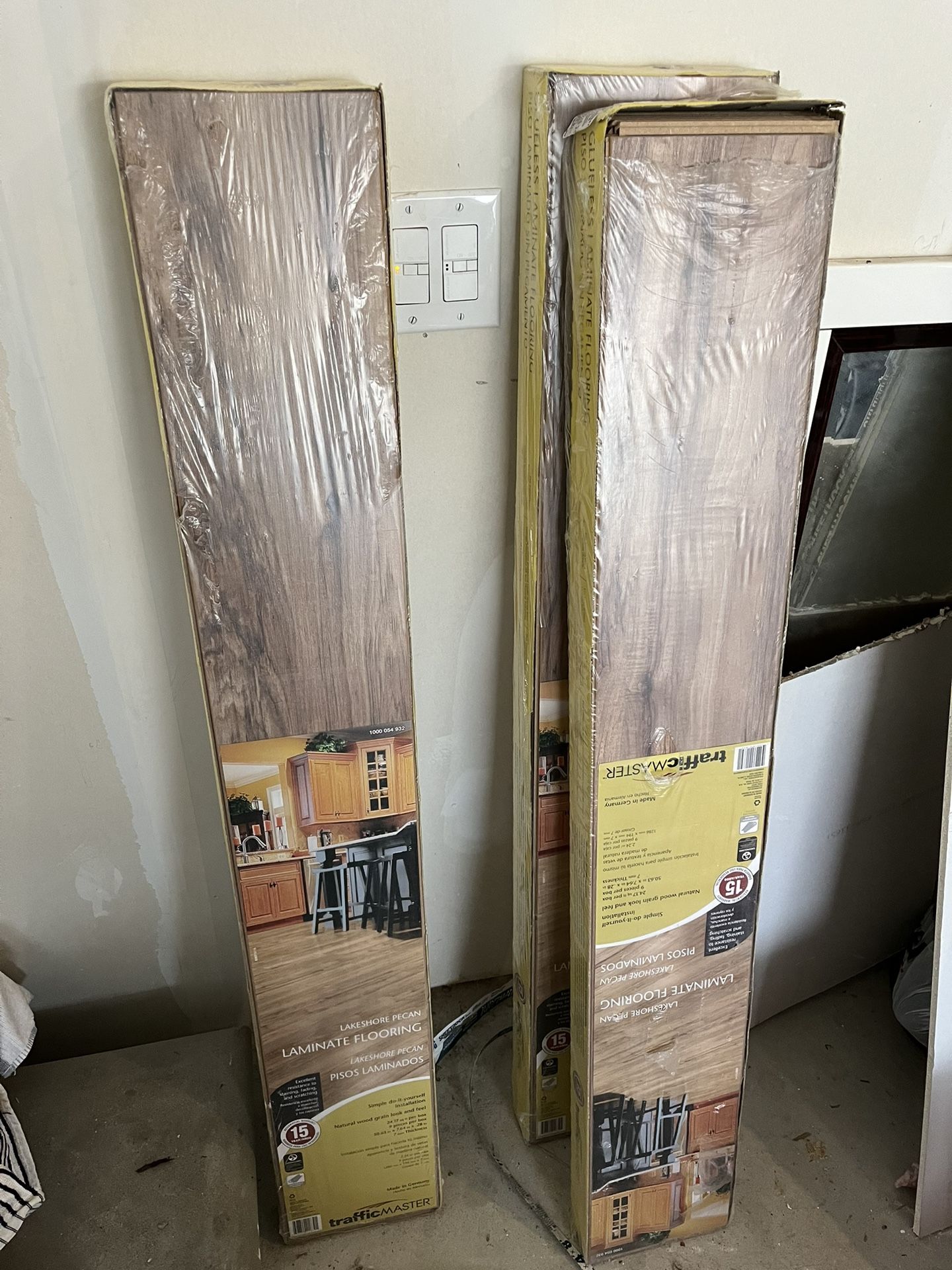 TRAFFIC MASTER LAMINIATE FLOORING BRAND NEW
