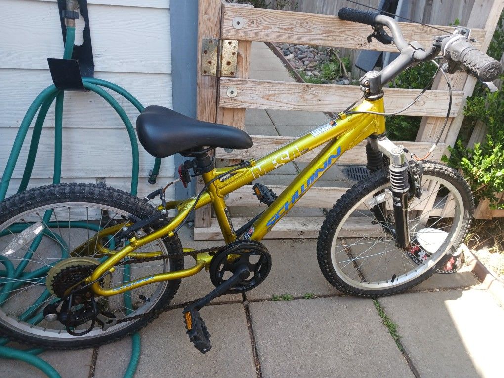 Bicicleta Schwinn Color Amarillo.
