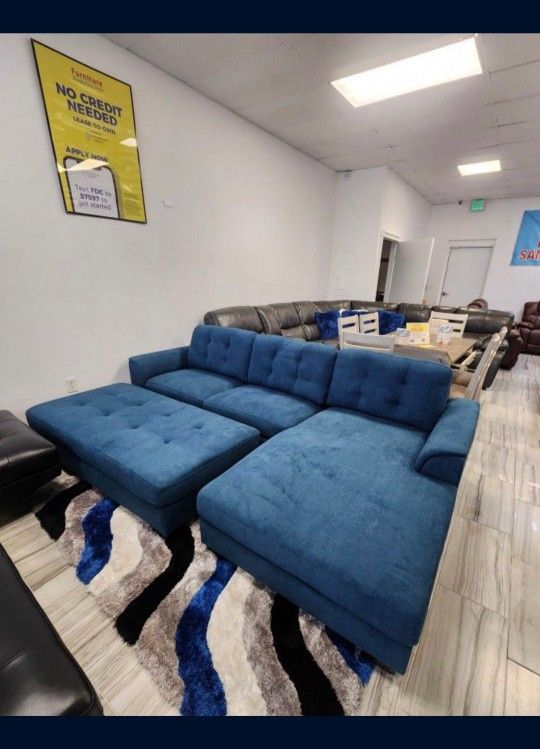 *Manager's Special*---Biscayne Charming Blue Fabric Sectional Sofa W/Ottoman---Limited Inventory!!!---Delivery And Financing Available🫡