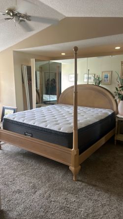 Moving sale Beautiful King size bed high posts Beautyrest  mattress