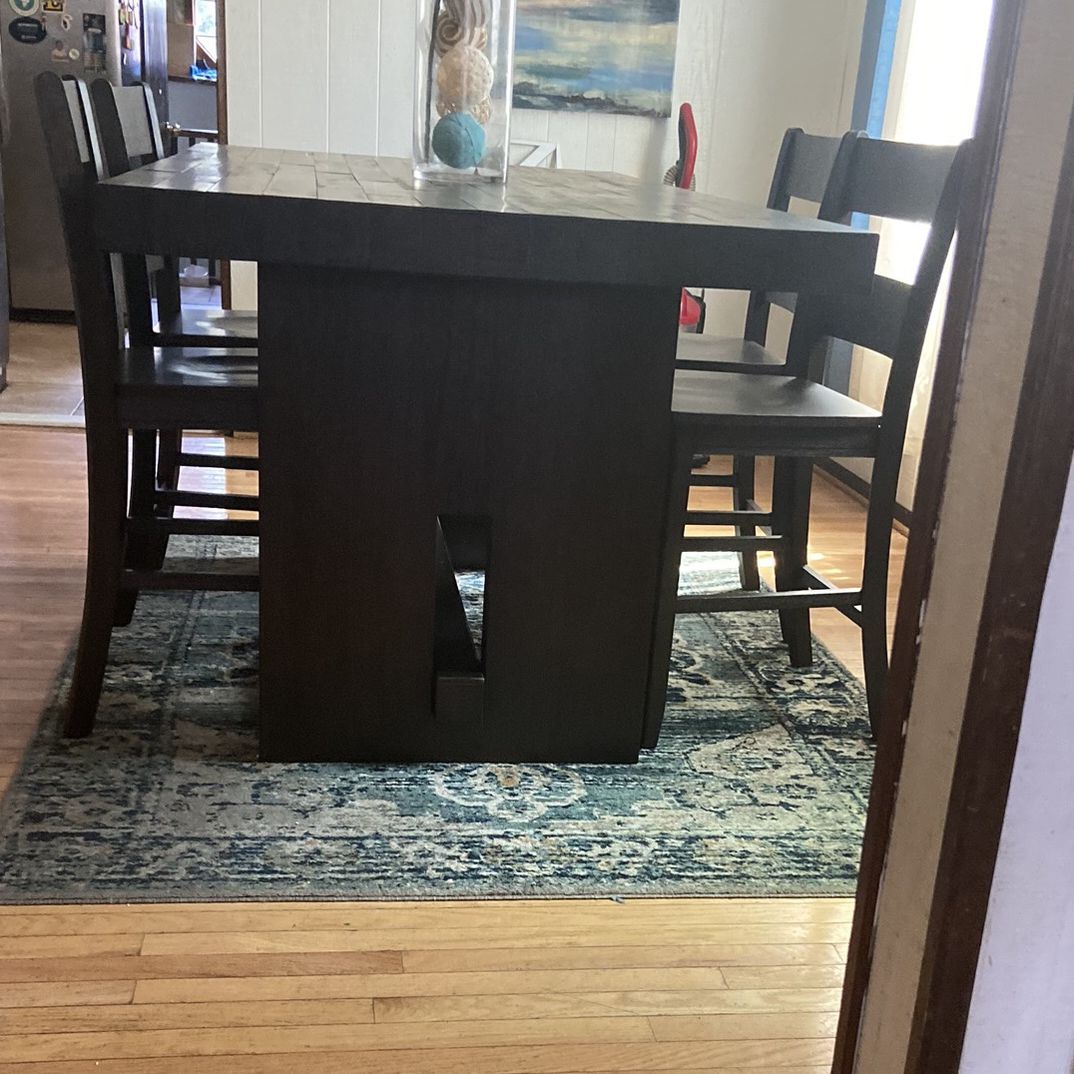Wooden  5pc Dinning Table & 4 Chairs