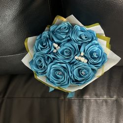 Bonito Ramo  Rosas Color Azul  $45