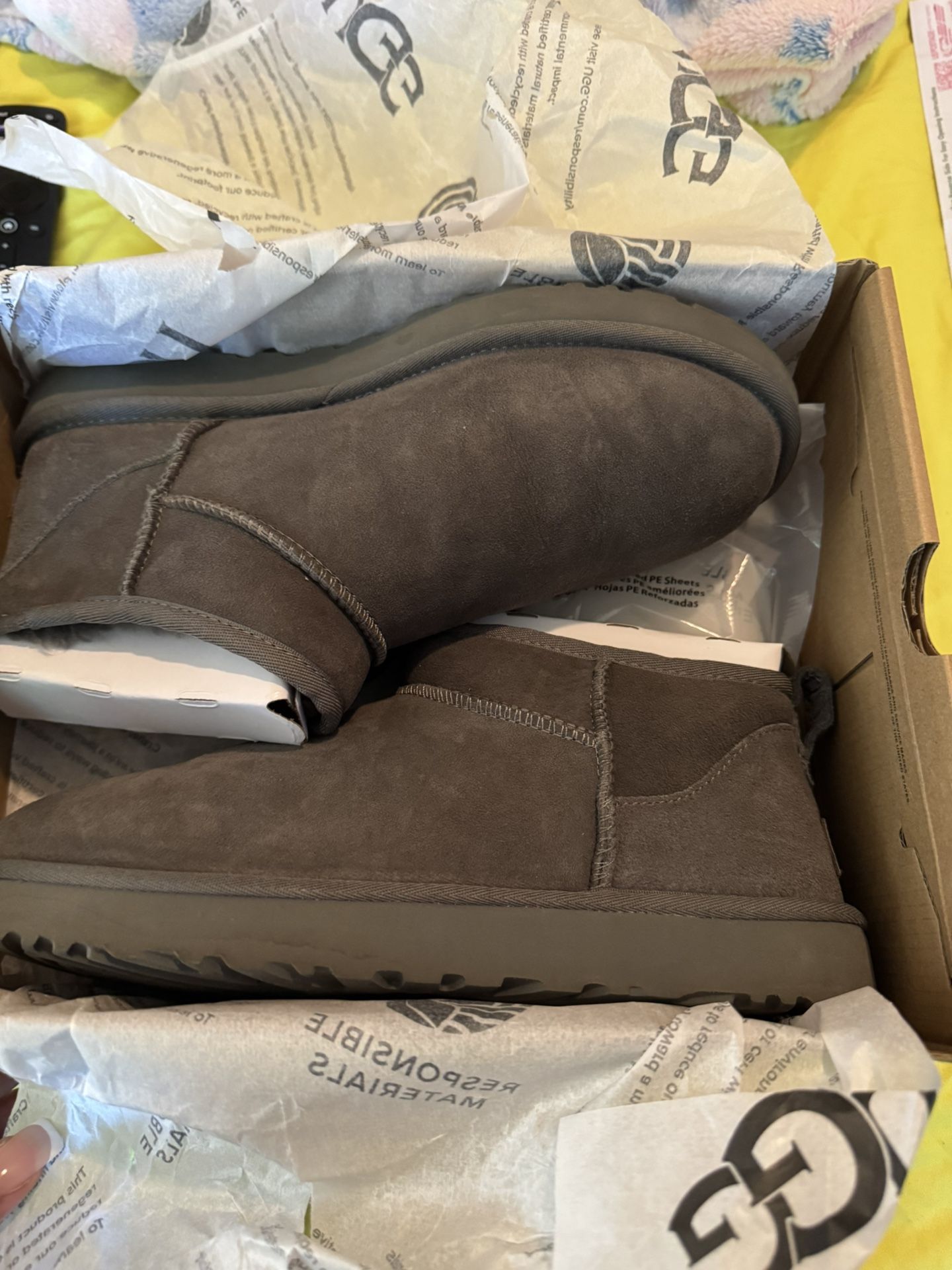 Uggs, Use Like New, Gray, Size 10