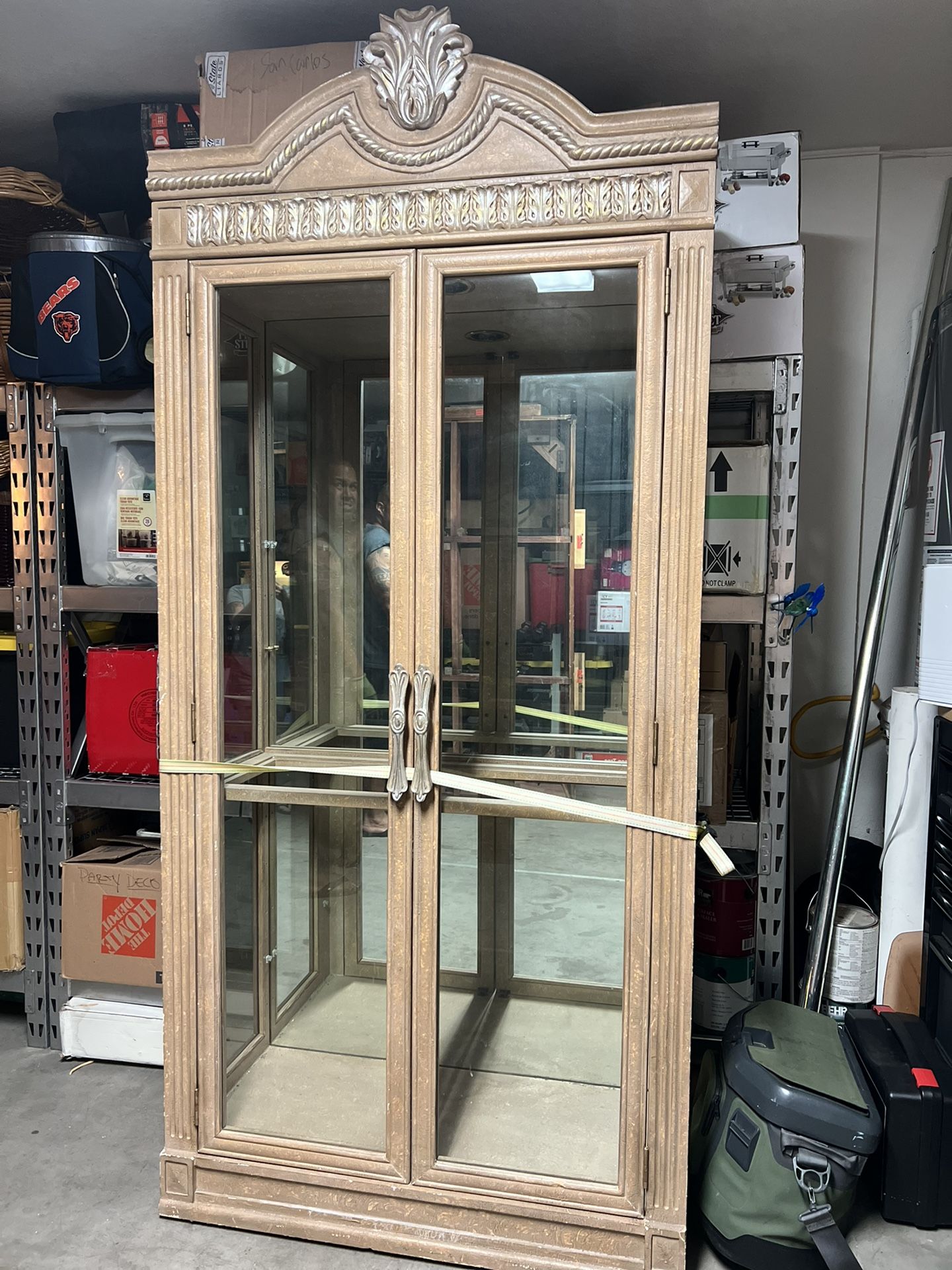 China Cabinet /Hutch $200 Free Delivery