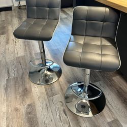 2 adjustable height Bar Stools