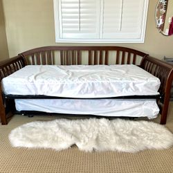 Wood Daybed With Trundle Full Converts To King