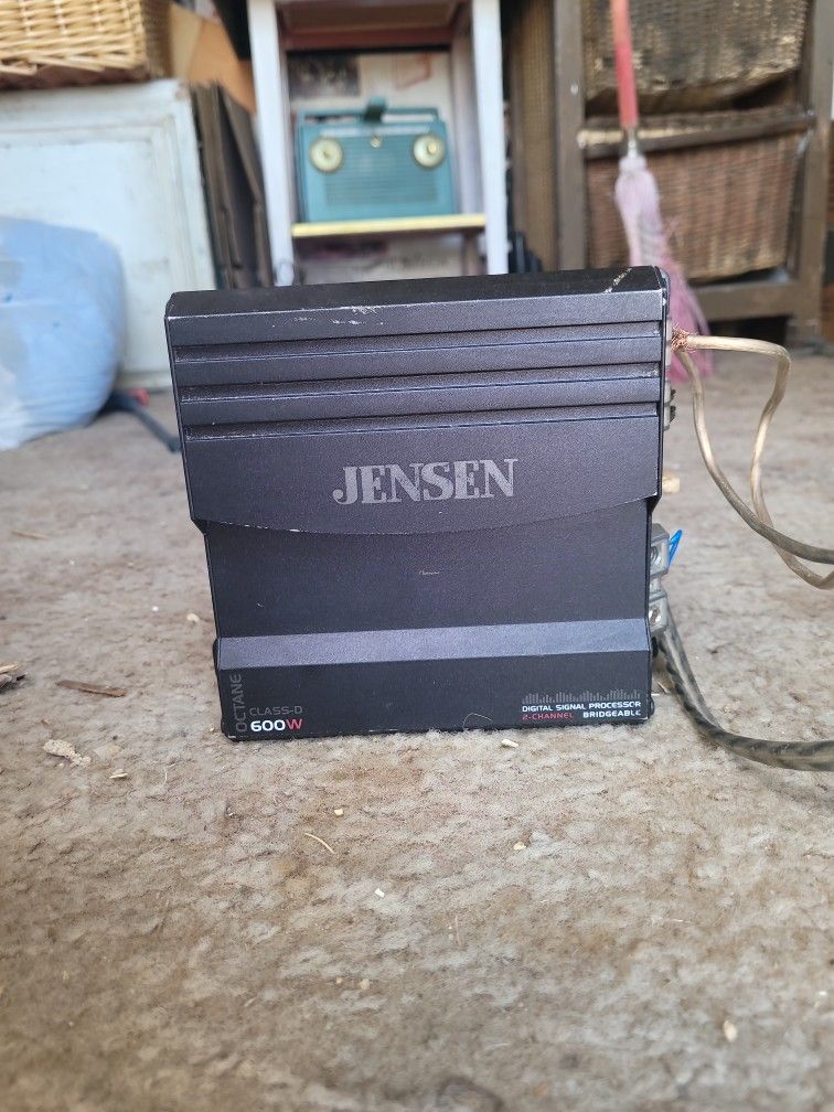 Jensen 600 Watt Class D 2Channel AMP with Bluetooth App XDA92RB for
