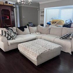 Sectional couch With Ottoman