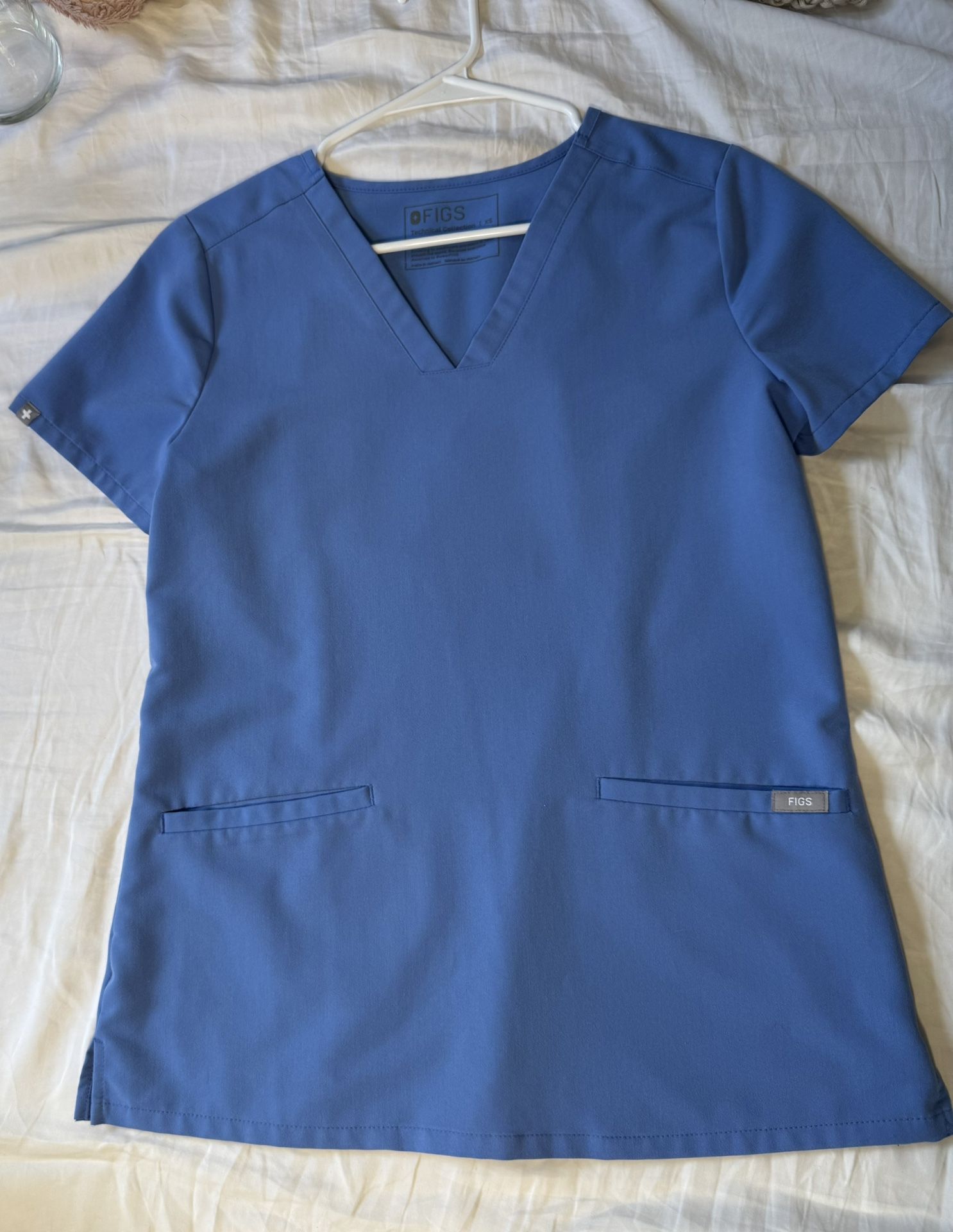 FIGS Technical Collection Scrub Top – Size XS, Ceil Blue