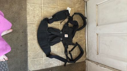 Ergobaby black baby carrier
