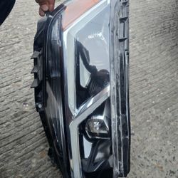 Atlas 2020-2021 passenger side headlight 