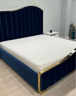 King bed frame / cama king blue velvet