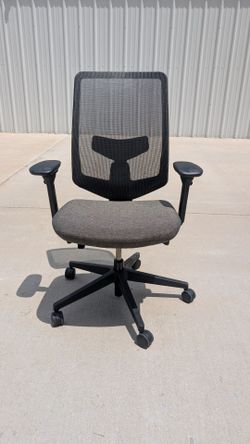 Herman Miller Verus Task Chair