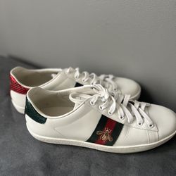 Gucci Women’s Ace Sneaker With Bee