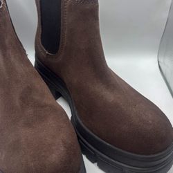 Ugg New Women Boots Leather Sueded Size 8