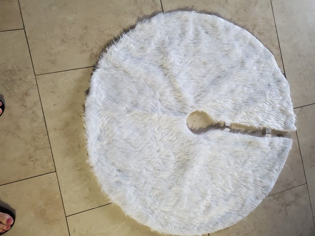 White Fuzzy Christmas Tree Skirt 