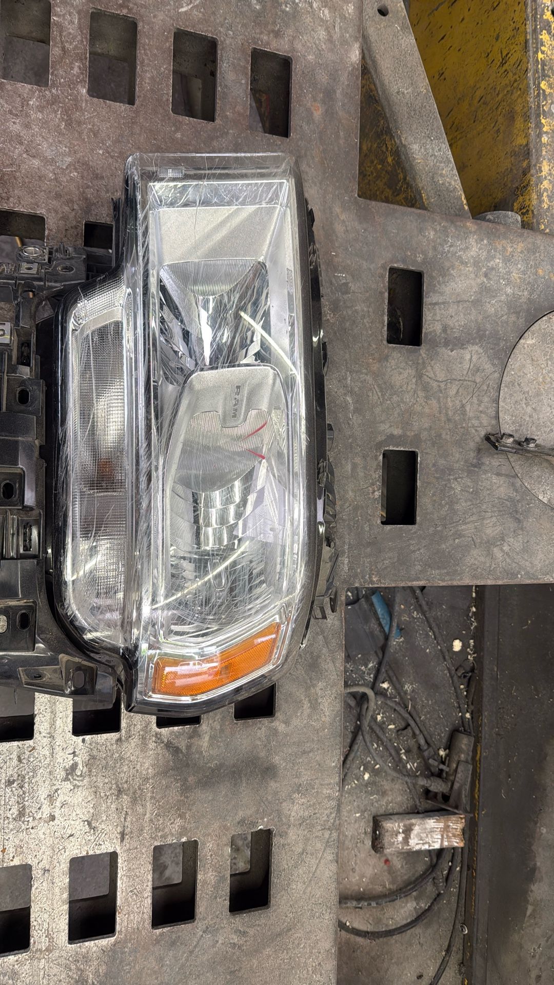 2023 ram 2500 left housing headlamp scratched lens tabs are all good