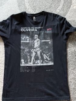 Charles Oliveira shirt CUSTOM Men’s T Shirt Medium fitted black UFC