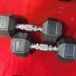SET OF 20LB RUBBER COATED HEXHEAD DUMBBELLS
 TOTAL 40LB
11525 S HALSTED  DUNKINDONUTS/7111.S WESTERN WALGREENS 
45$   CASH ONLY  AS IS