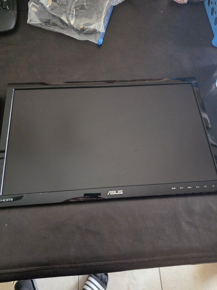 ASUS Three Monitor Set Up