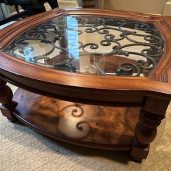 Coffee Table – Excellent Condition