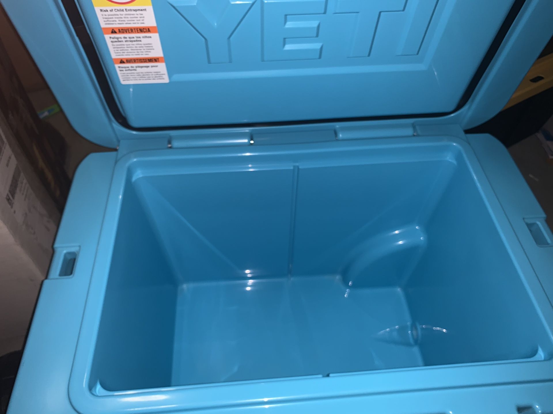 YETI TUNDRA HAUL reef blue YT60-12 Portable 45 quarts Hard Cooler on Wheels  Brand New for Sale in Austin, TX - OfferUp