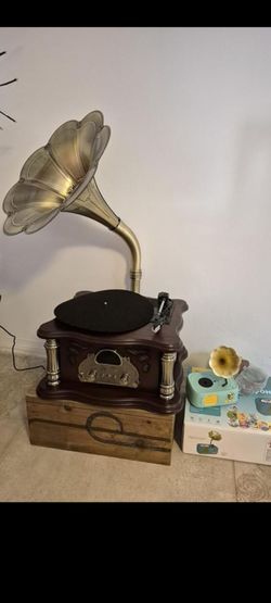 Vintage-Style Gramophone Bluetooth speaker