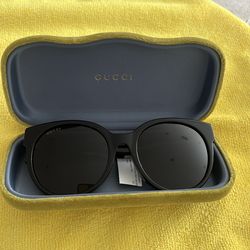 Gucci Round Black Sunglasses w/ Case