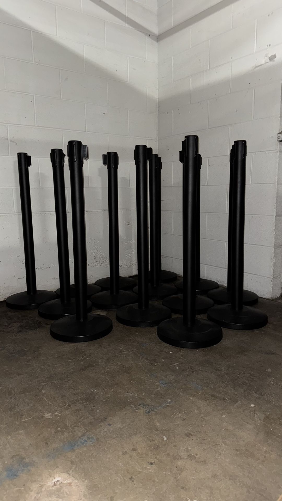 ccw retractable belt barrier stanchions for crowd control, black post with red belt