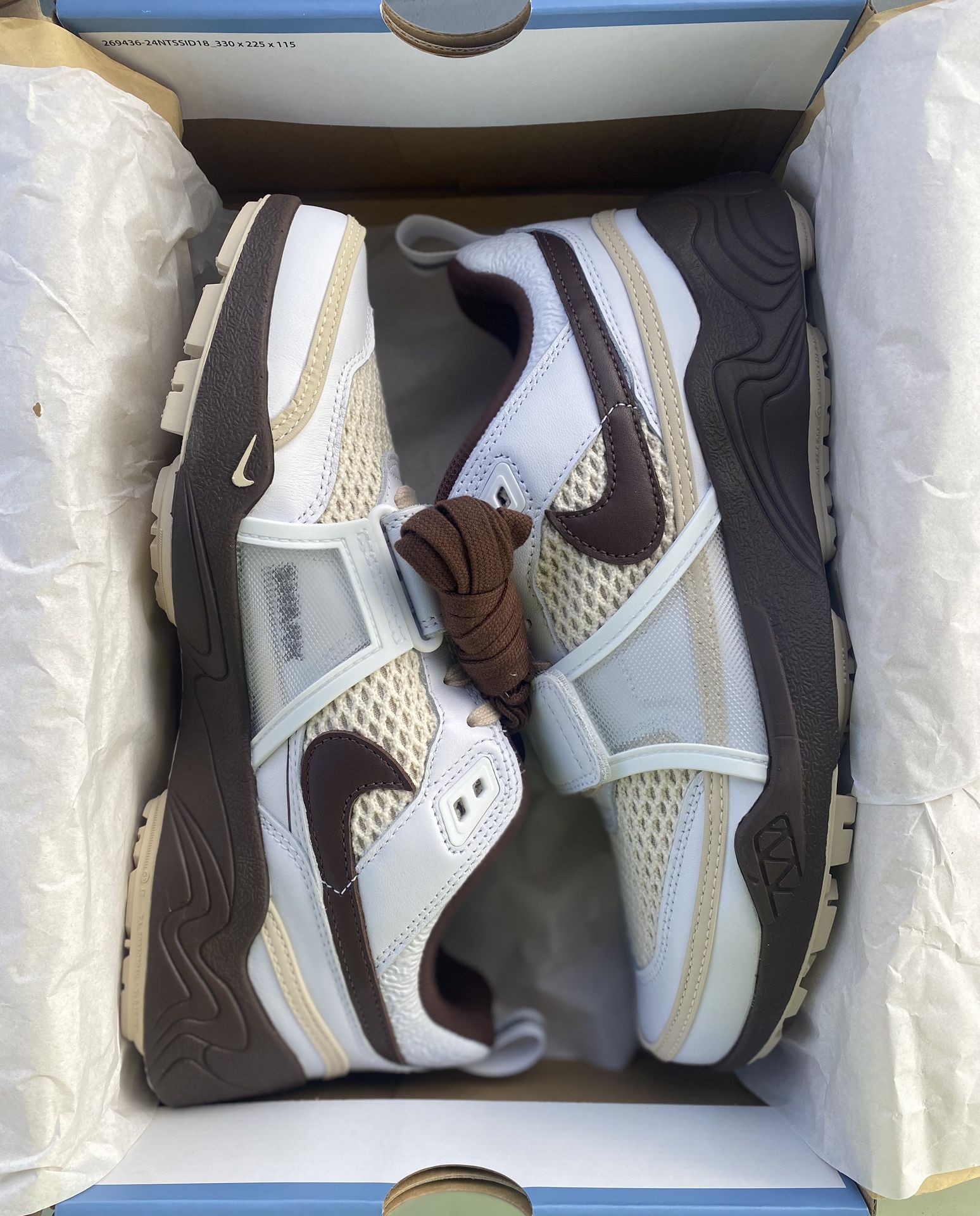 TRAVIS SCOTT X NIKE ZOOM FIELD JAXX DS Size 9