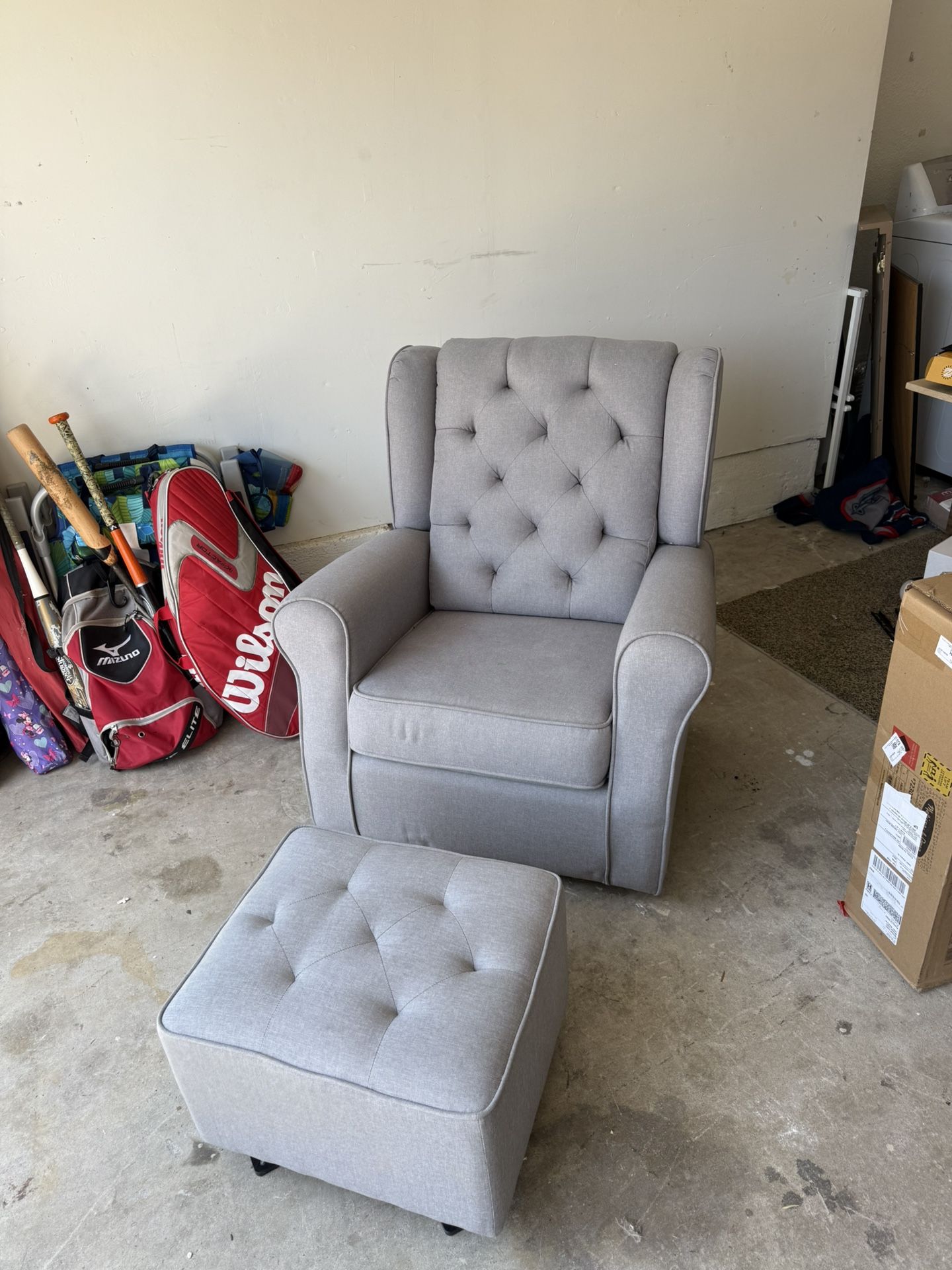 Delta Children Glider Rocker