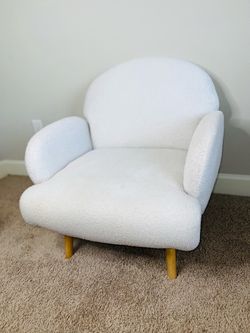 Oversized Boucle Accent Chair – Like New