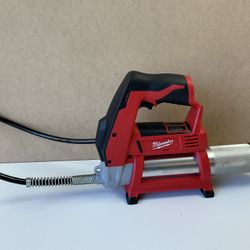 Milwaukee M12 12-Volt Lithium-Ion Cordless Grease Gun (Tool-Only)