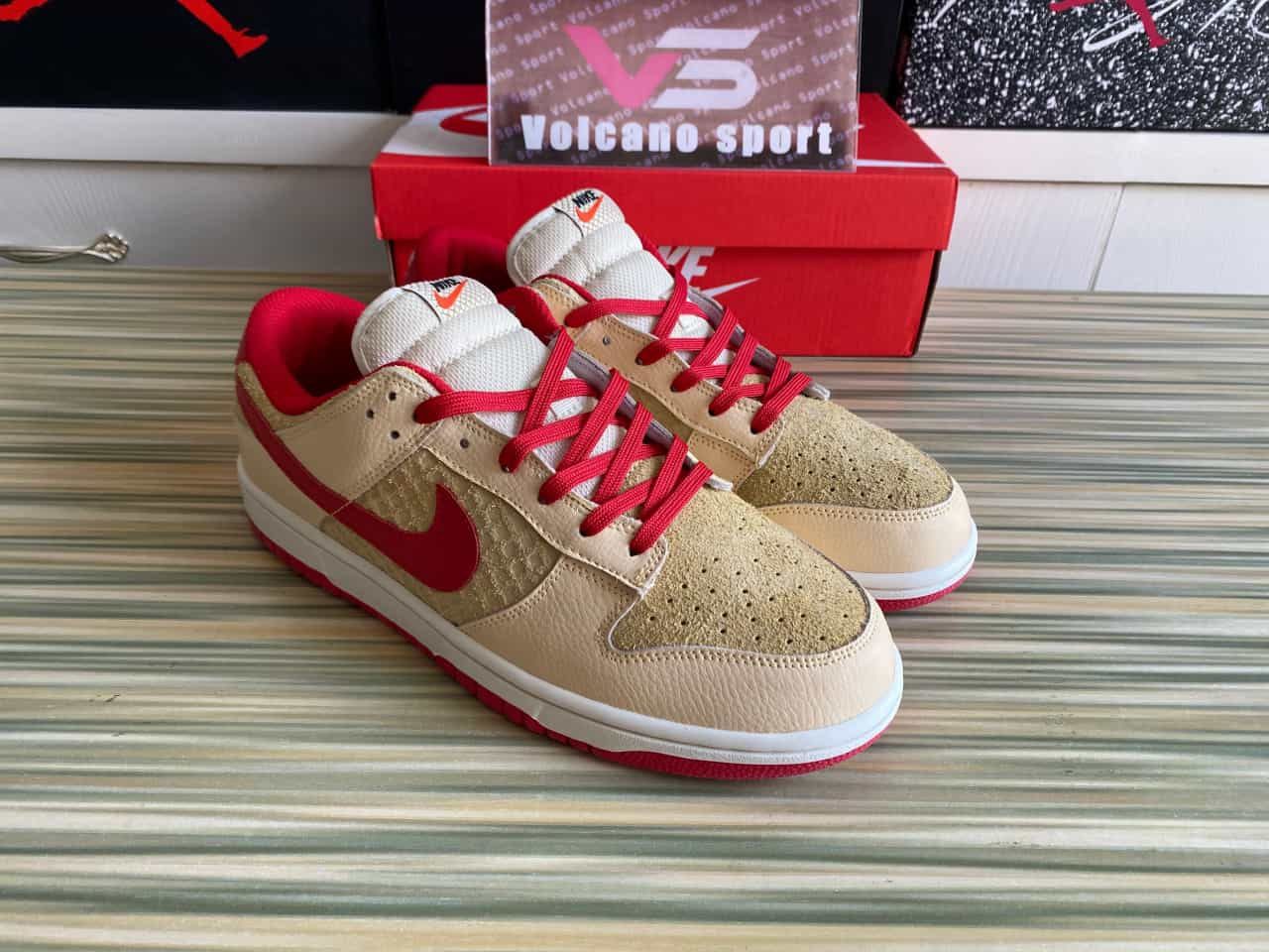 Nike Dunk Strawberry Waffle