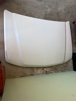 03-05 Chevrolet Silverado Hood and Front Grill