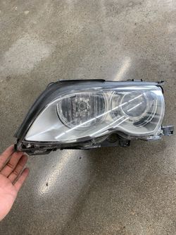 02-05 BMW 3-Series Left Headlight.