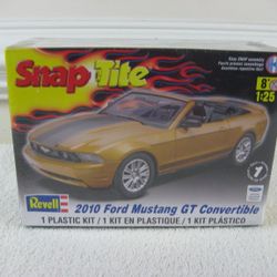 Revell Snap Tite 2010 Ford Mustang GT Convertible Model Kit 1:25 Scale NEW
