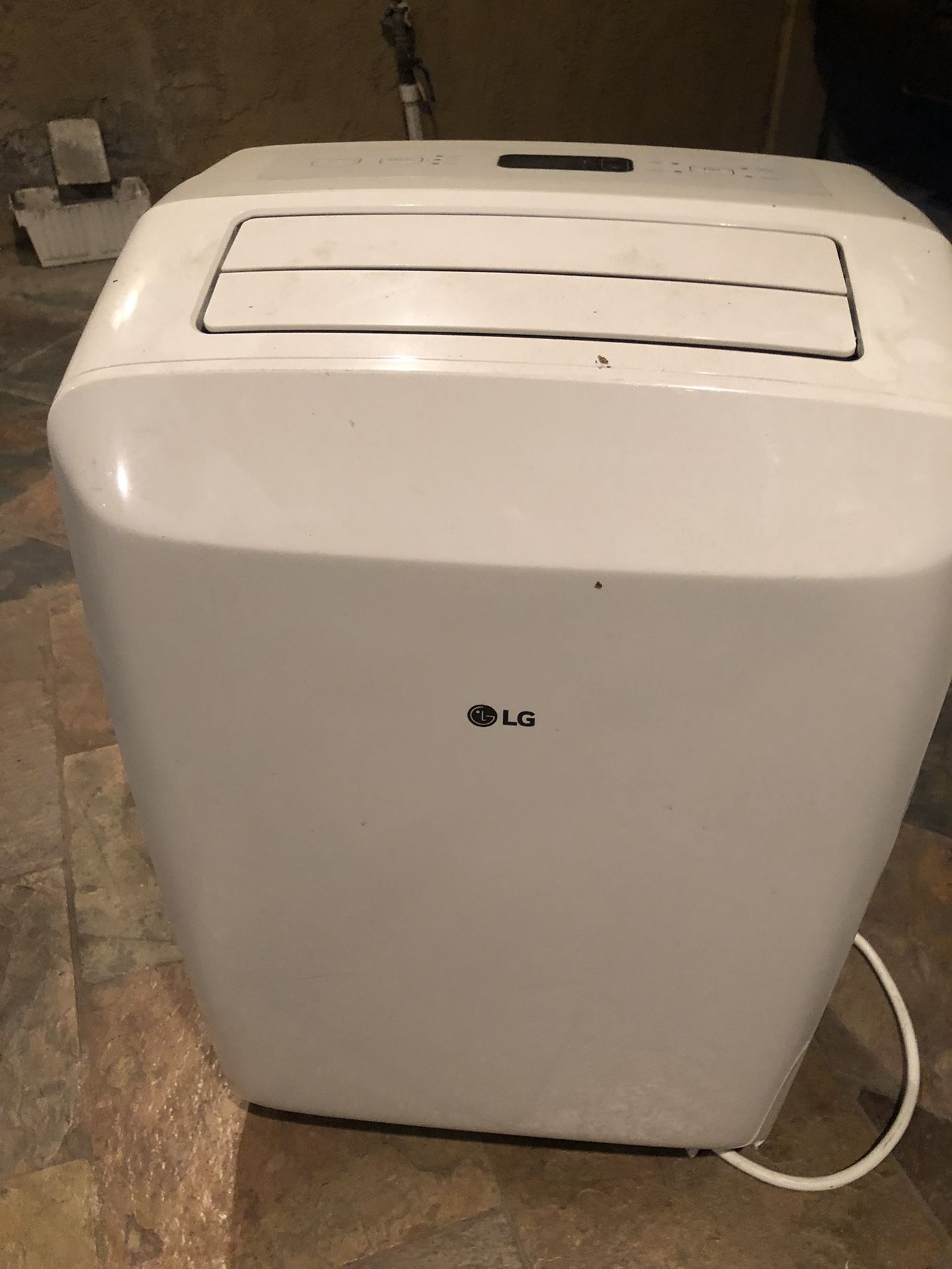 LG PORTABLE AC UNIT.