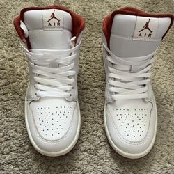 NEW AIR JORDAN 1 MID SE
