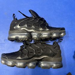 Nike VaporMax Black Size 9 w/ Box – Good Condition