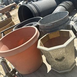 Pots for sale different prices & Sizes / Botes De Venta Diferentes Sizes $1-$10