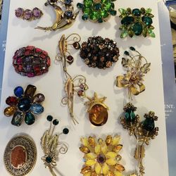 Jewelry Massive Vintage - Antique Costume Jewelry Collection. 