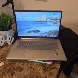 Hp LAPTOP WINDOWS 11 17IN SCREEN