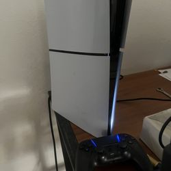 Used 1TB PS5  Digital W/ Black Controller NO SHIPPING PICKUP ONLY