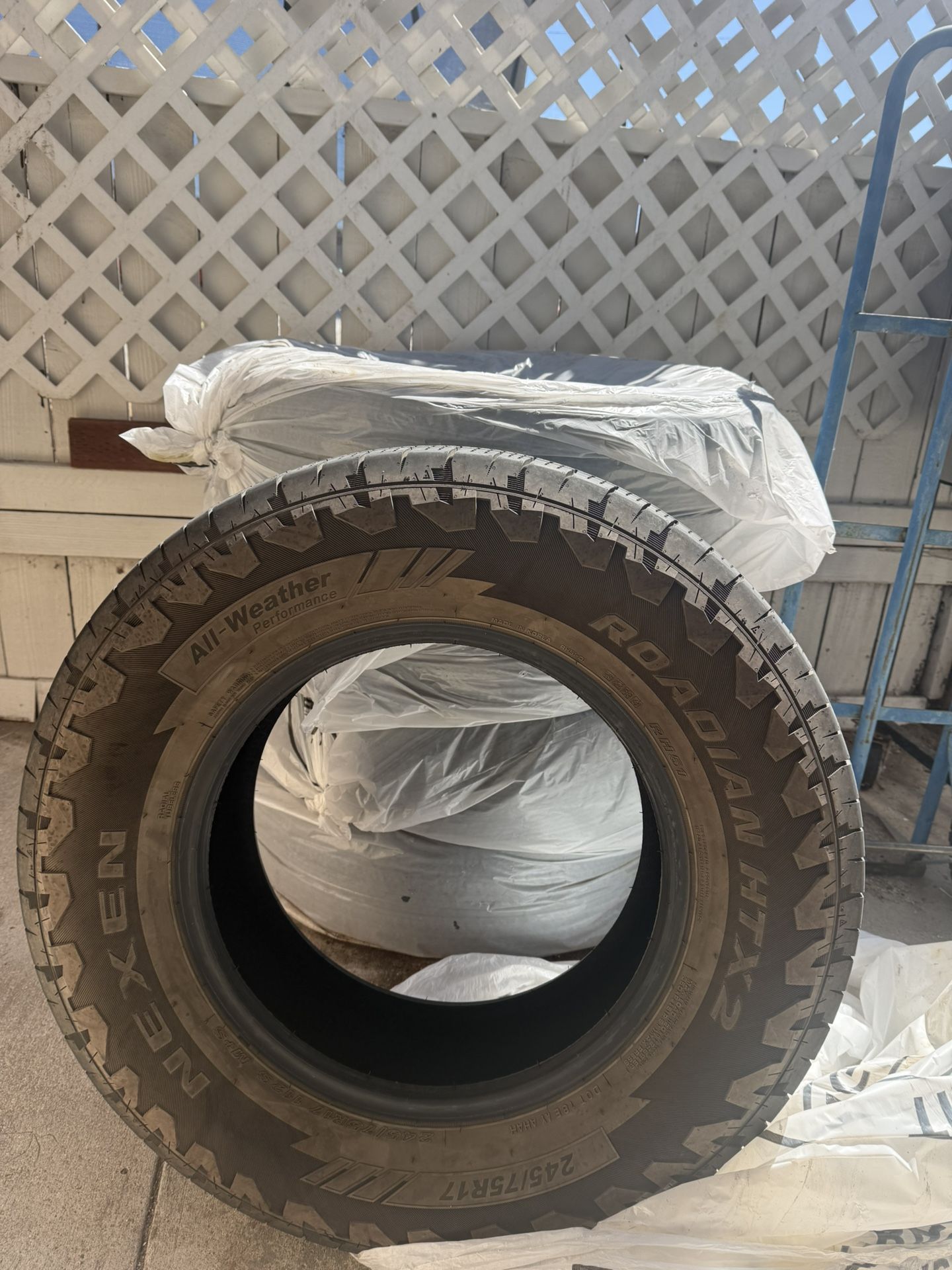 Nexen 245/75R17